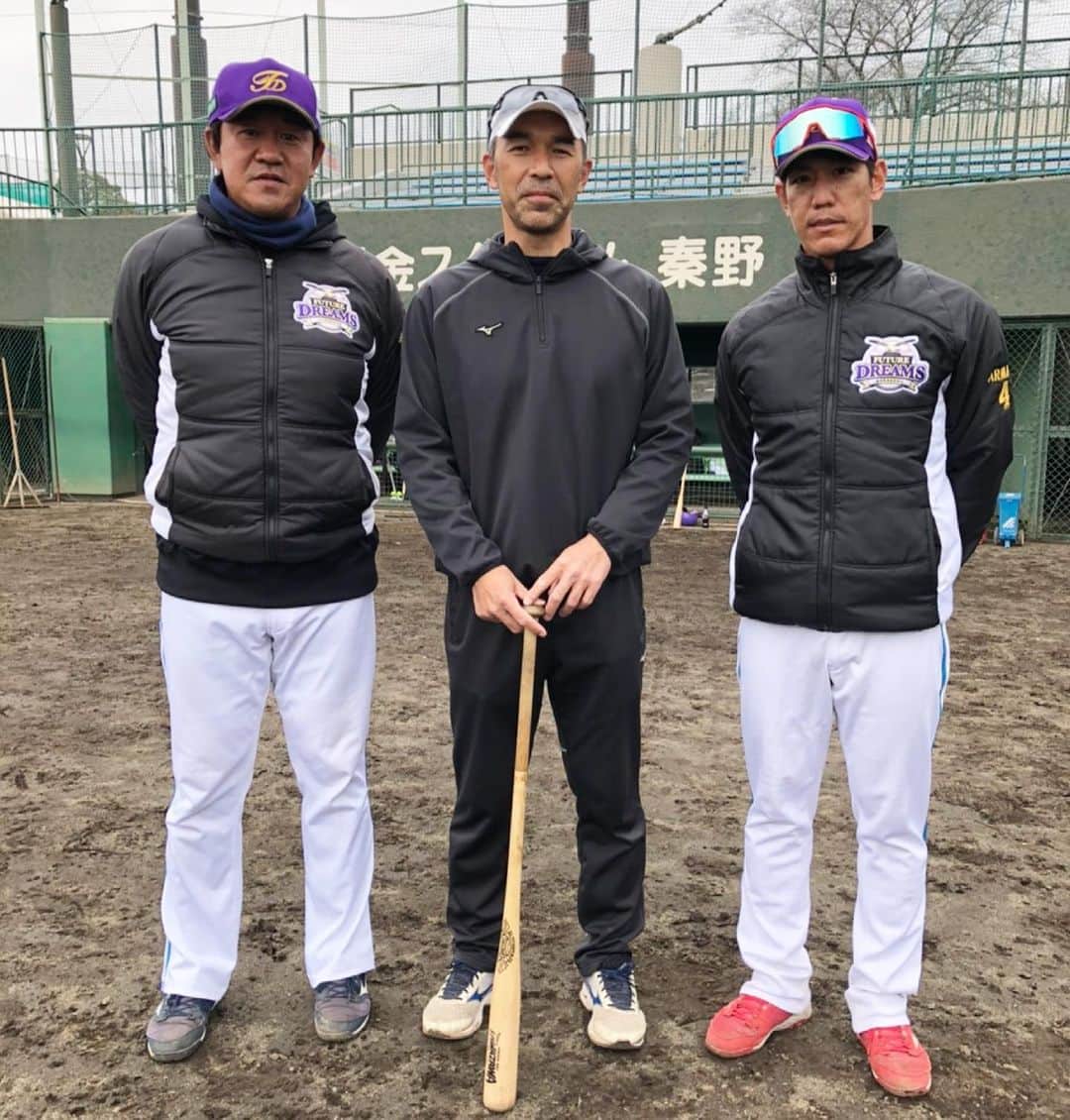荒波翔さんのインスタグラム写真 - (荒波翔Instagram)「本日、臨時コーチとして和田一浩さんに来て頂きました🙇‍♂️  沢山のアドバイス頂き、選手達はすごくいい表情をしていました！！ 貴重な経験が出来たと思います。  お忙しい中、来て頂きありがとうございました。  #神奈川フューチャードリームス  #bcリーグ  #和田一浩  さん #中日ドラゴンズ  #西武ライオンズ  #2000本安打  #感謝」3月22日 21時20分 - shoshoshonosho.4
