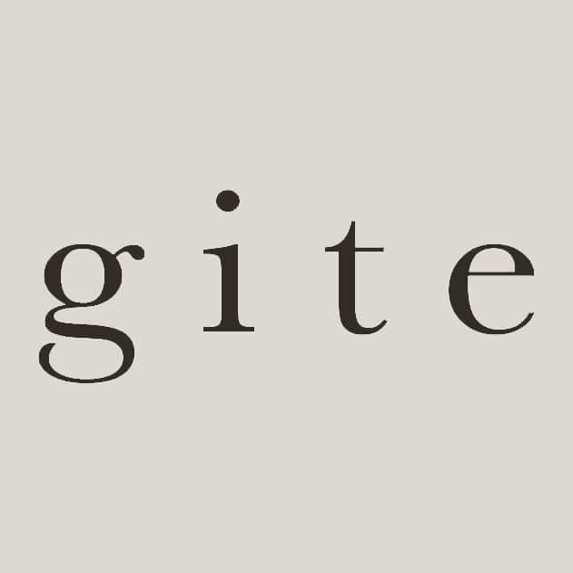 浜口ユウイチのインスタグラム：「大変おまたせ致しました  5/19㈬ gite渋谷店　オープンします。  gite SHIBUYA【ジーテ渋谷】  150-0042 東京都渋谷区宇田川町32-6 長崎ビル 5F  場所は、渋谷センター街のど真ん中  GUのすぐそばです。  渋谷駅徒歩５分！  コロナの落ち着き次第ではありますが、  #渋谷#東横線#武蔵小杉#日吉#美容師#美容室#サロモ#読モ#美容学生#ミディアム#ロング#ヘア#ヘアアレンジ#スタイリング#可愛い#おしゃれ #ファッション#ヘアスタイル#hair#東京#神奈川#川崎#横浜#綱島#綱島美容室#gite#ジーテ」