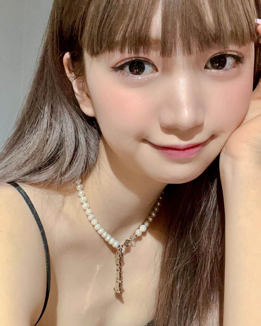 源藤アンリのインスタグラム：「本日はワタクシメの26歳の誕生日ですฅ( ˙꒳​˙ ฅ) 皆さんからのおめでとうのメッセージ心暖かく読んでおりますありがとうございます🤍 フォローしていつも投稿を見てくれて本当にありがとうございます🤍 もっとたくさんの場面で見てもらえるように頑張るのでこれからも仲良くしてください🤍」