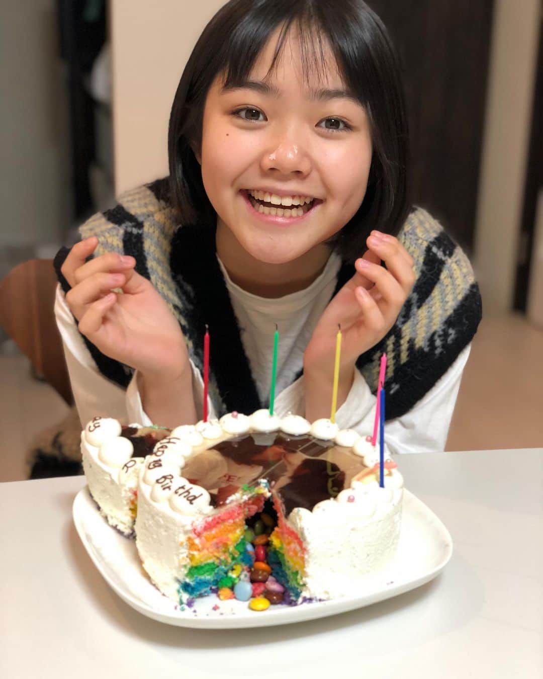 小野伸二のインスタグラム：「里桜ちゃん(次女)の14歳の誕生日🎂  一緒にお祝いできて良かった〜😊 自分の夢に向かって頑張れ〜🤙  #hbd  #成長が早いねぇ  #いつまでも健康でいてね」