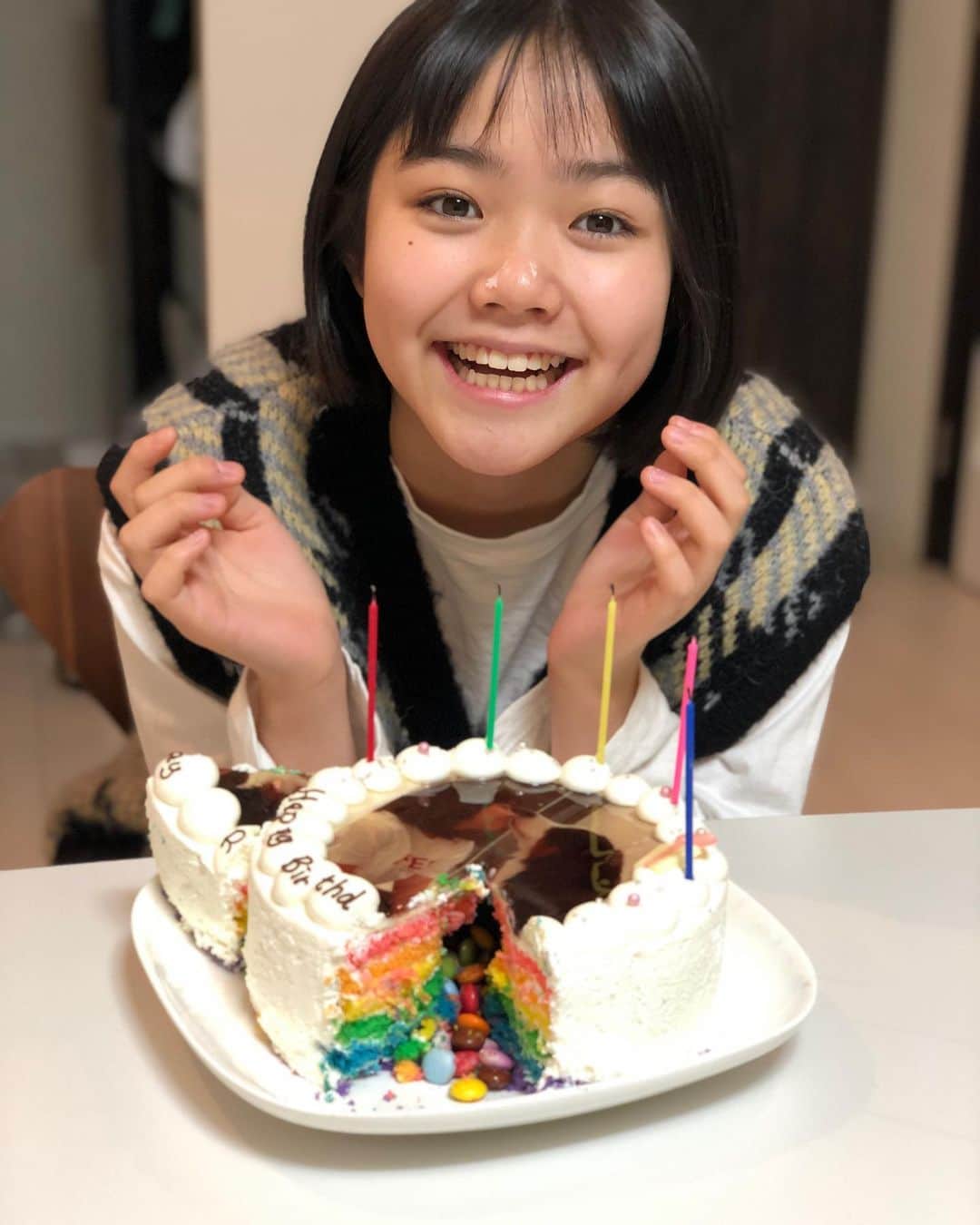 のインスタグラム：「里桜ちゃん(次女)の14歳の誕生日🎂  一緒にお祝いできて良かった〜😊 自分の夢に向かって頑張れ〜🤙  #hbd  #成長が早いねぇ  #いつまでも健康でいてね」