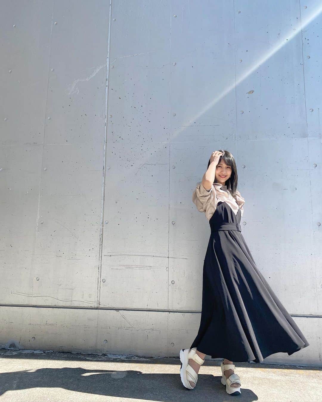 のインスタグラム：「. この間載せた洋服の全身📸 なんと全身 @snidel_official コーデです😂❤︎ 好きなブランドのお洋服は テンション上がりますね☺︎。  #snidel #snidnlワンピース #私服 #なんコーデ」