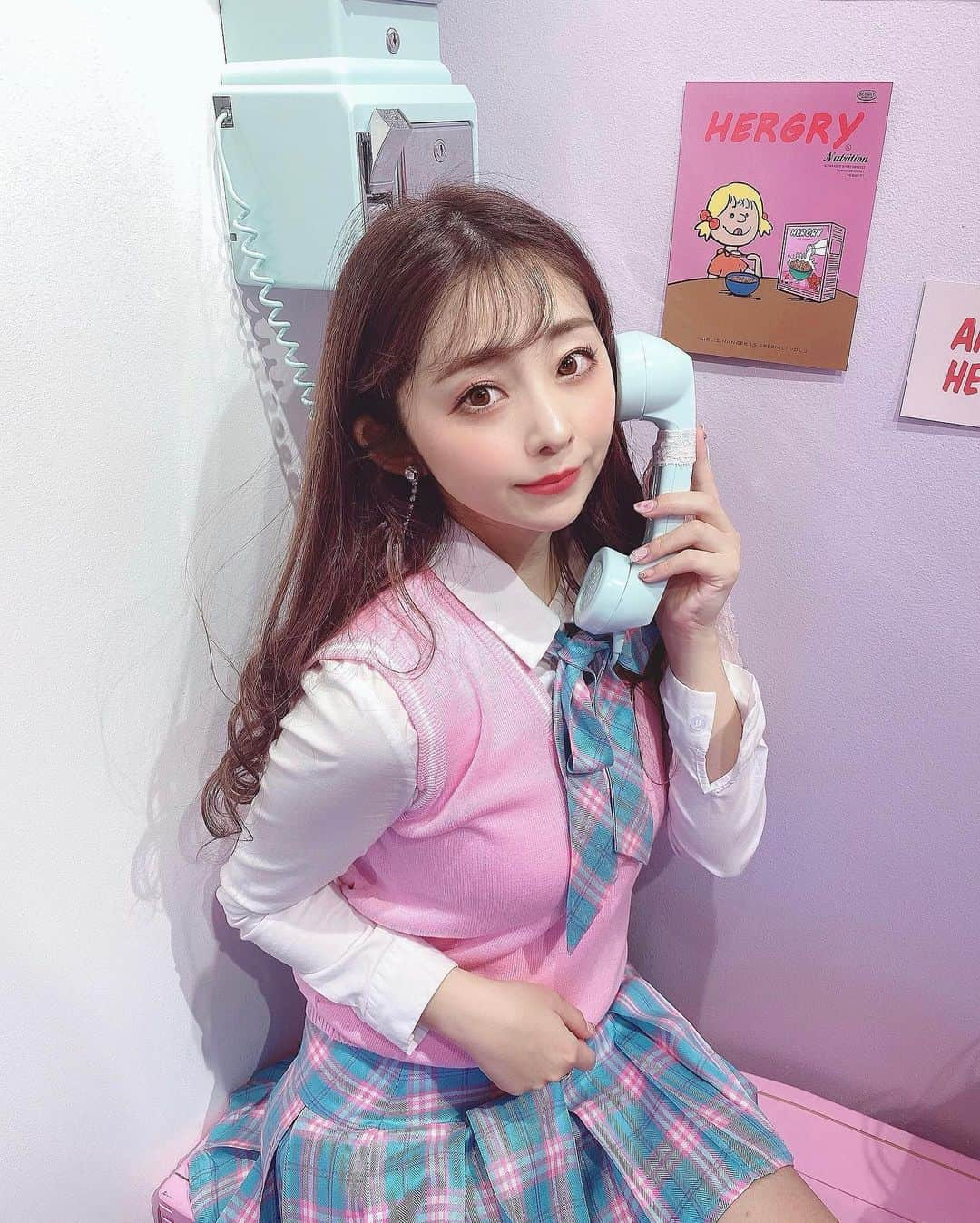 横田亜美さんのインスタグラム写真 - (横田亜美Instagram)「. @choa_japan で 韓国の制服風🇰🇷。 . ミイヒ着用デザイン🐇💘 . 皆は誰推し〜？？？ 私は選べない🥺💦💦 . フォトスポット沢山あって 韓国に来た気分だった〜✈️✨ . . @choa_plus_project  #韓国 #韓国制服 #制服 #原宿 #表参道 #原宿竹下通り #ラフォーレ原宿 #オルチャン #ミイヒ #虹プロジェクト #コスプレ #アイドル #niziu #niziproject #withu #withuと繋がりたい #korea #pr」3月22日 22時54分 - amimi0218