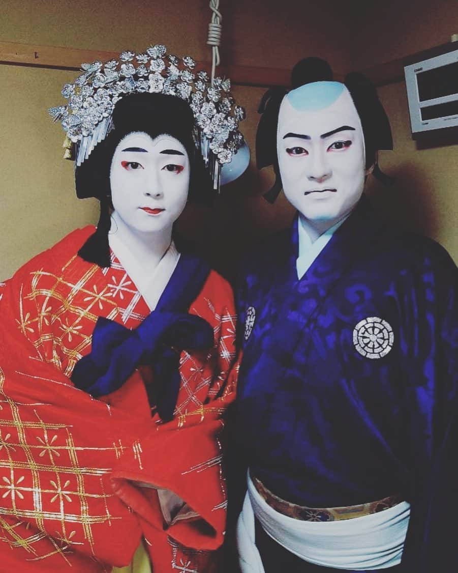 のインスタグラム：「三月花形歌舞伎 無事に終えることが出来ました。  ご来場くださった皆様 応援してくださった皆様に 心から御礼申し上げます。 ありがとうございました！！  熱い熱いひと月でした！  忠信と言う大役、責任のある立場でのひと月で沢山の事を学び、沢山の愛を頂き、育み。 ほんとうに幸せでした。  お兄さん方も仰られていますが、 これが始まり！ここから勝負！  の気持ちで一所懸命ひとつづつ魂込めて勉強して参りたいと思います。  今後ともご声援の程 お願い申し上げます。  #三月花形歌舞伎 #南座で歌舞伎 #中村壱太郎 #尾上右近 #中村米吉 #中村橋之助 #中村福之助 #中村歌之助 #ワンチーム #ありがとうございました」