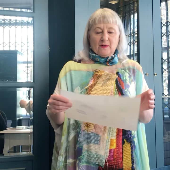 のインスタグラム：「Doodles in Gold Competition and Siobhan O’Neill showing off her doodles. Enter and win ❤️ #doodlesingold #finejewellery #giveaway#giveawayuk #giveawaycompetition」