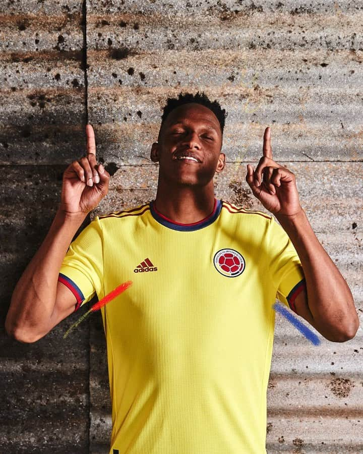 ジェリー・ミナのインスタグラム：「SIENTE LOS COLORES 💛💙❤️ @adidasco @fcfseleccioncol #AdidasFootball #CreadoConAdidas」