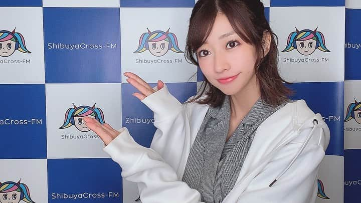 大貫彩香さんのインスタグラム写真 - (大貫彩香Instagram)「ラジオ生放送有難うございました♪  レギュラーラジオ 次回放送は4月26日22時出演ですー！ チェキ会あるから会いに来てねー♪ お楽しみに🤗📻✨  ゲストは穂波はるさんでした！整体師グラドルさん という事で、、是非moving2021の会場に整体しに来てもらいたいな〜はるちゃんに癒されたいなって思いました👼🏻  今日の期間限定ポップアップatmos martのニュース気になった👟🏪  #渋谷クロスFM  #マギタン」3月23日 1時14分 - sayaka_oonuki