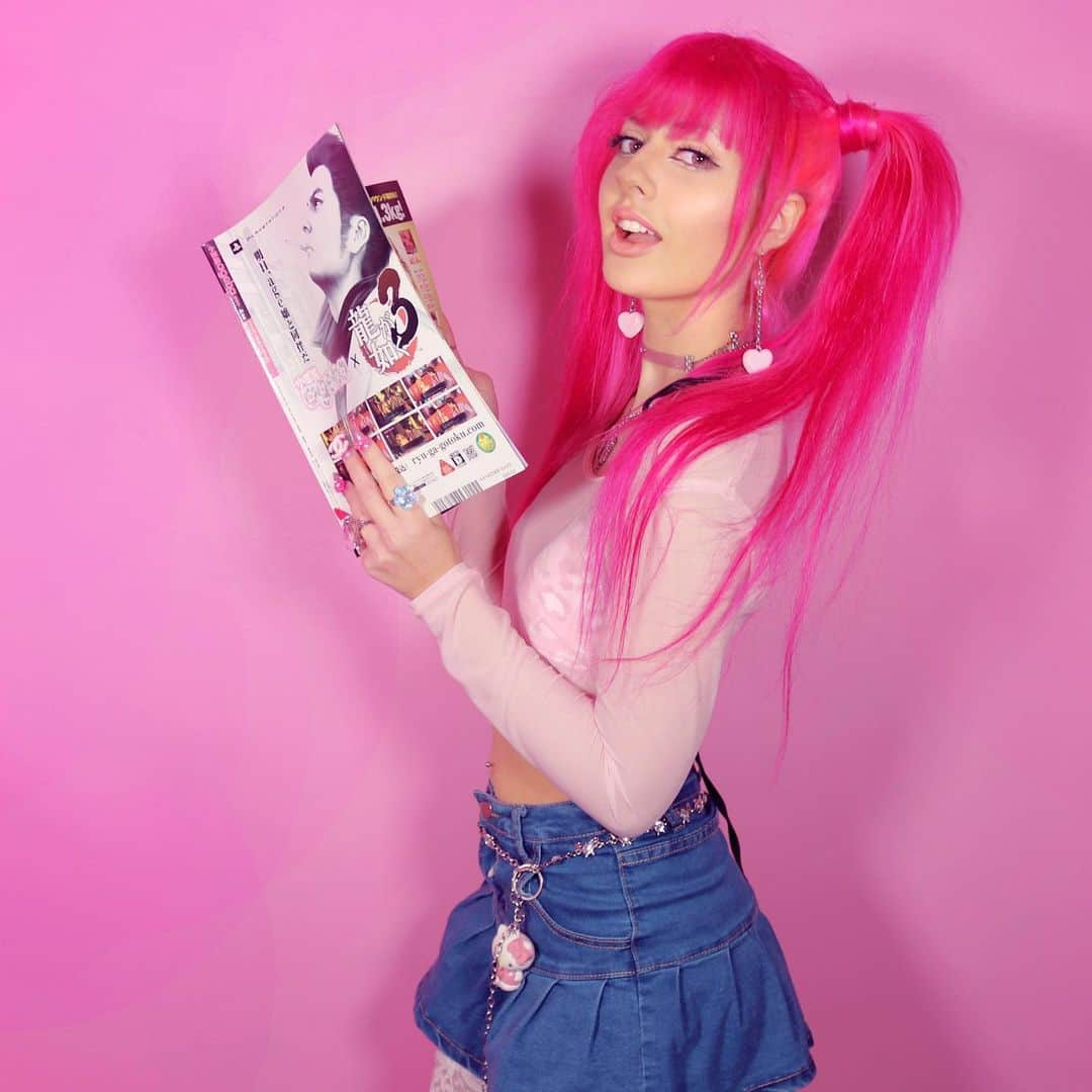 ナタリアなっちゃんさんのインスタグラム写真 - (ナタリアなっちゃんInstagram)「What was your favorite part of the Hard Candy video?  (Photo and hard candy video by @hollymarieolmos 😝) . . #newmusic #animerap #phonk #kawaiifashion #kawaiiaesthetic #y2kaesthetic  #gyaru #ギャル #japanesehiphop #bubblegumgang」3月23日 2時08分 - itspinkii