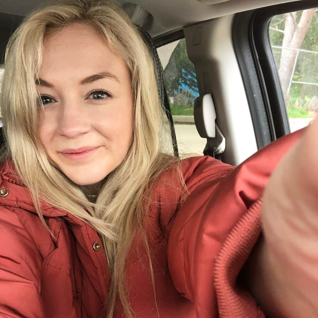 エミリー・キニーさんのインスタグラム写真 - (エミリー・キニーInstagram)「Can’t wait to hug everyone. 🤗」3月23日 2時23分 - emmykinney