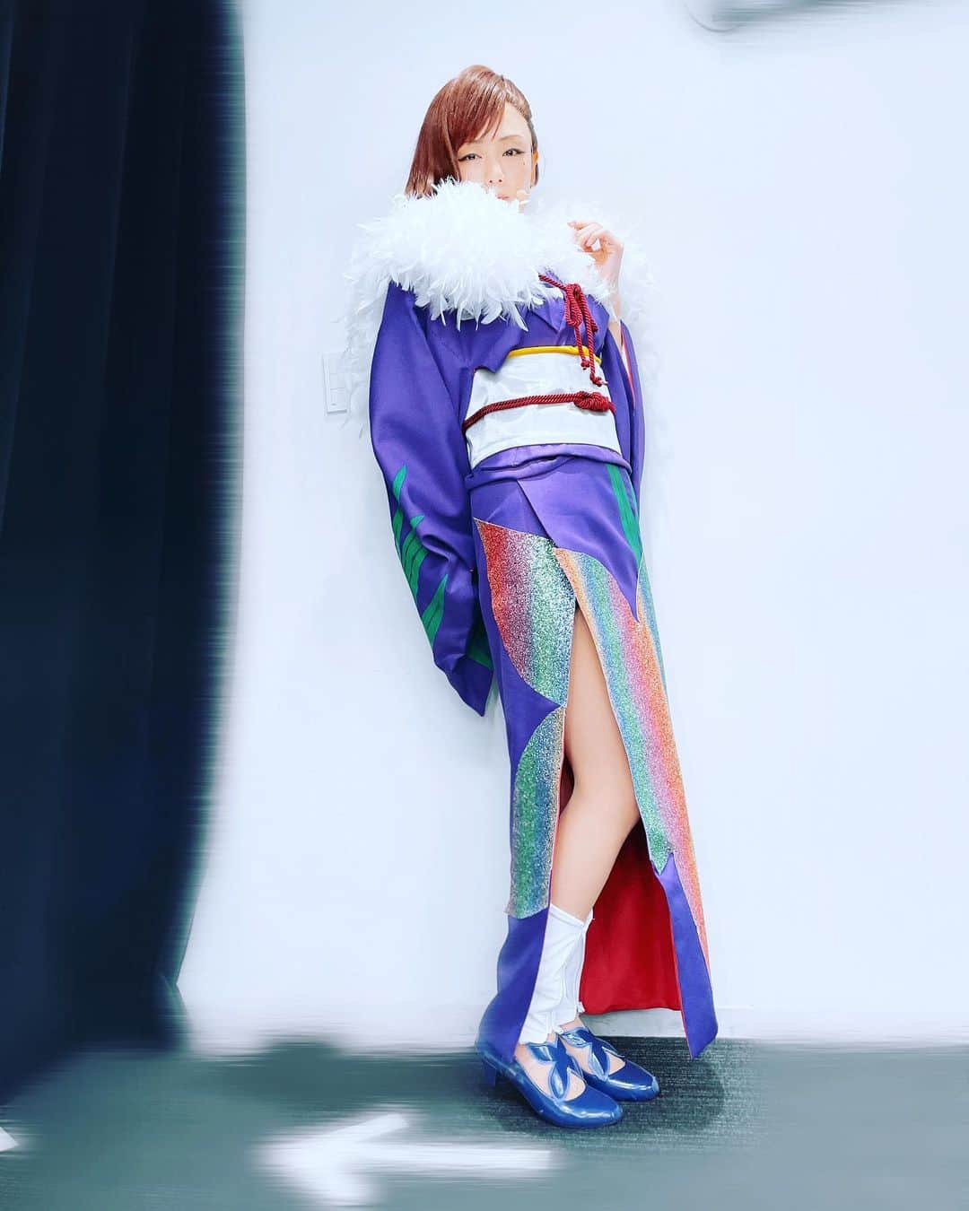 片山萌美のインスタグラム：「神崎すみれの新衣装💜笑 #舞台新サクラ大戦  #桜歌之宴  ラストは美しきラメ衣装で登場🌈 私にとっても素敵なサプライズ衣装でしたので とても嬉しい💜 見てくださった皆様 ありがとうございます✨🌸🌱」