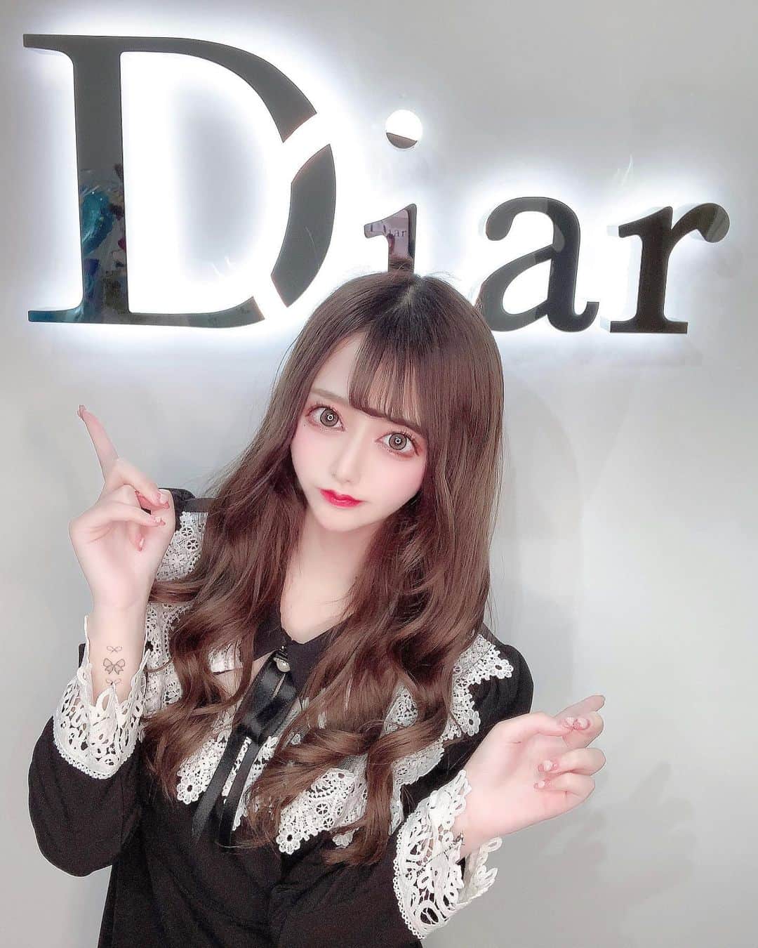 のインスタグラム：「. Diar(@diar_salon_official )さんに 全身脱毛いってきたよー🎀 1mmも痛くなくて施術中爆睡しちゃったくらい楽だった🥱💕 夏までにツルツルになる〜♡  脱毛以外にもまつエクとかエステもやってるサロンだから 脱毛終わったらエステお願いしたいなあ☁️☁️  着てるのは(@selectshop_mieux )でもうすぐ発売する激かわなワンピだよ~🥰  #脱毛サロン #全身脱毛 #脱毛 #美容サロン #エステ #まつエク #原宿サロン #竹下通り #diar」