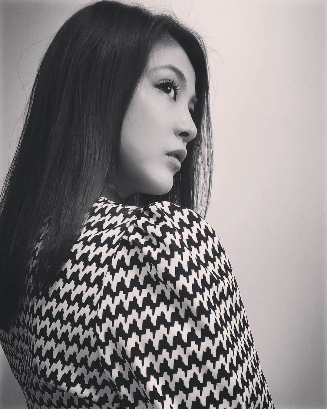 源崎トモエのインスタグラム：「♠︎♤ . #monochrome #monochromephotography  #monochromephoto #モノクロの世界」