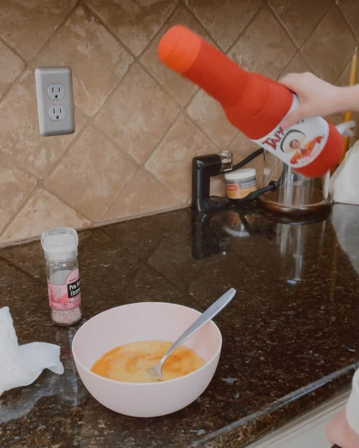 ストーミ・ヘンレイのインスタグラム：「Ahahaha the sauce lord」