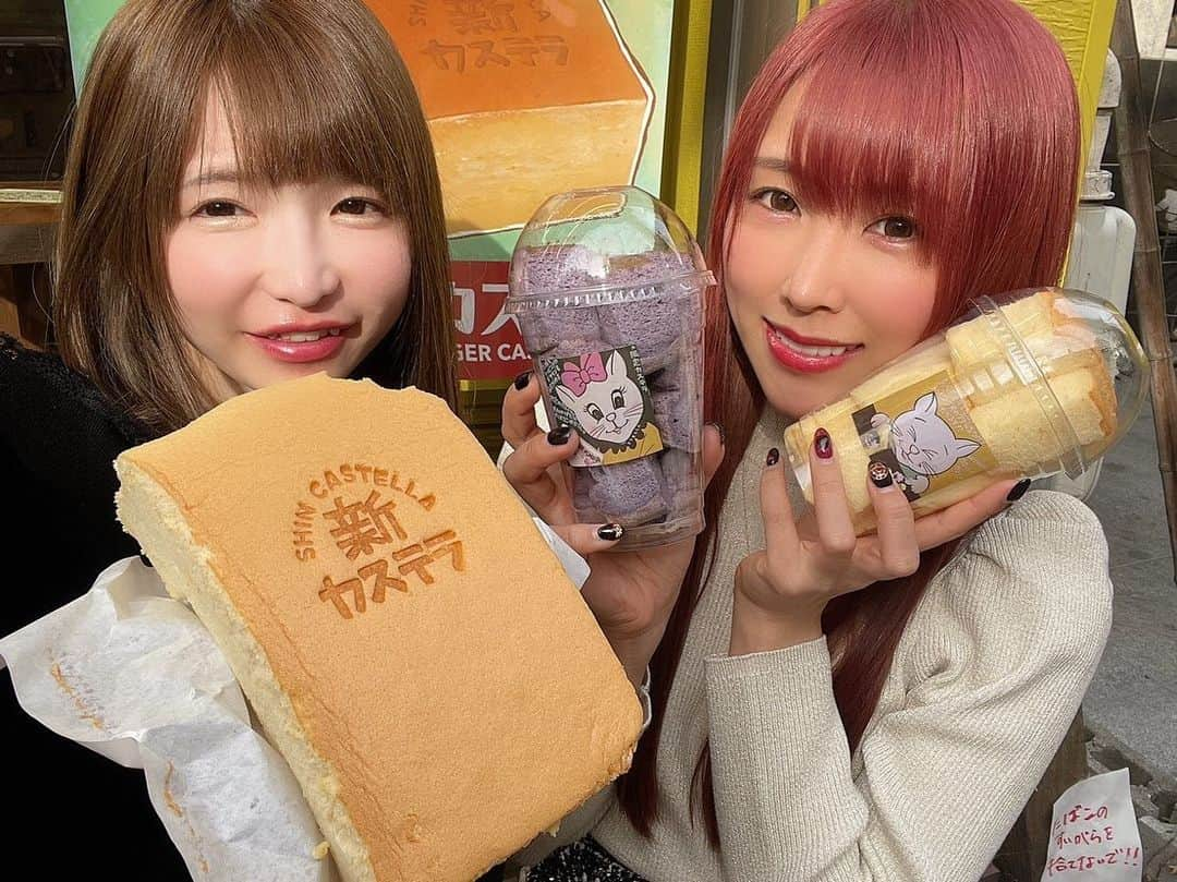 熊本美和さんのインスタグラム写真 - (熊本美和Instagram)「おはくま🐻 . . これ食べてるもえあずのYouTube最初の自己紹介笑ったし岩下の新生姜まってるみいが居た😂w そして毎回思うけど無加工で可愛い🥺💓 . . #おはよう #gm #goodmorning #おはくま #早起き #台湾 #台湾カステラ #新カステラ #Tokyo #高円寺 #デザート #yummy #もえのあずき #もえあず #エラバレシ #legend #同期 #lunch #takeout #youtube #大食い #japanesegirl #idol #イケてるハーツ候補生 #Pリーガー #bowling #flf #l4f #instagood #すきぴ」3月23日 7時57分 - miwa_babyb