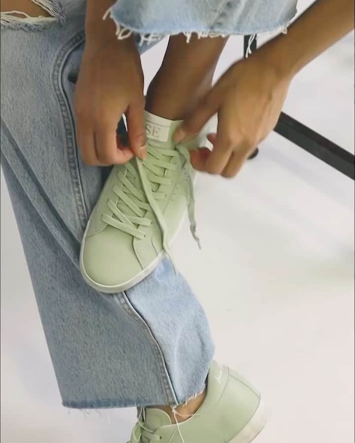 サムエデルマンのインスタグラム：「More sneakers we 💚: The AUBRIE See our story for fit guide  #SamEdelman #Spring2021」