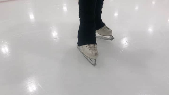 マリッサ・キャステリのインスタグラム：「I LOVE my new Jackson Ultima blades! 😍 I am rocking the Matrix Supreme ⛸」