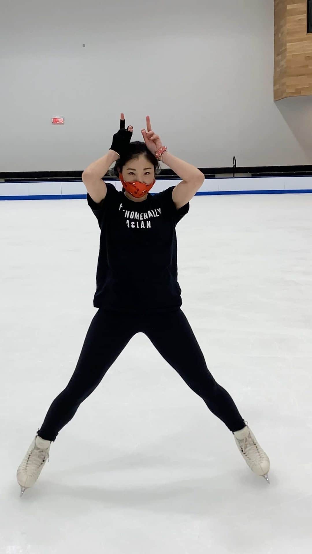 長洲未来のインスタグラム：「No one asked but here’s a longer version of the reel I posted earlier.  ♥️⛸♥️  💃🏻: @mcswain_kate @americanicetheatre @figureskatingdia」