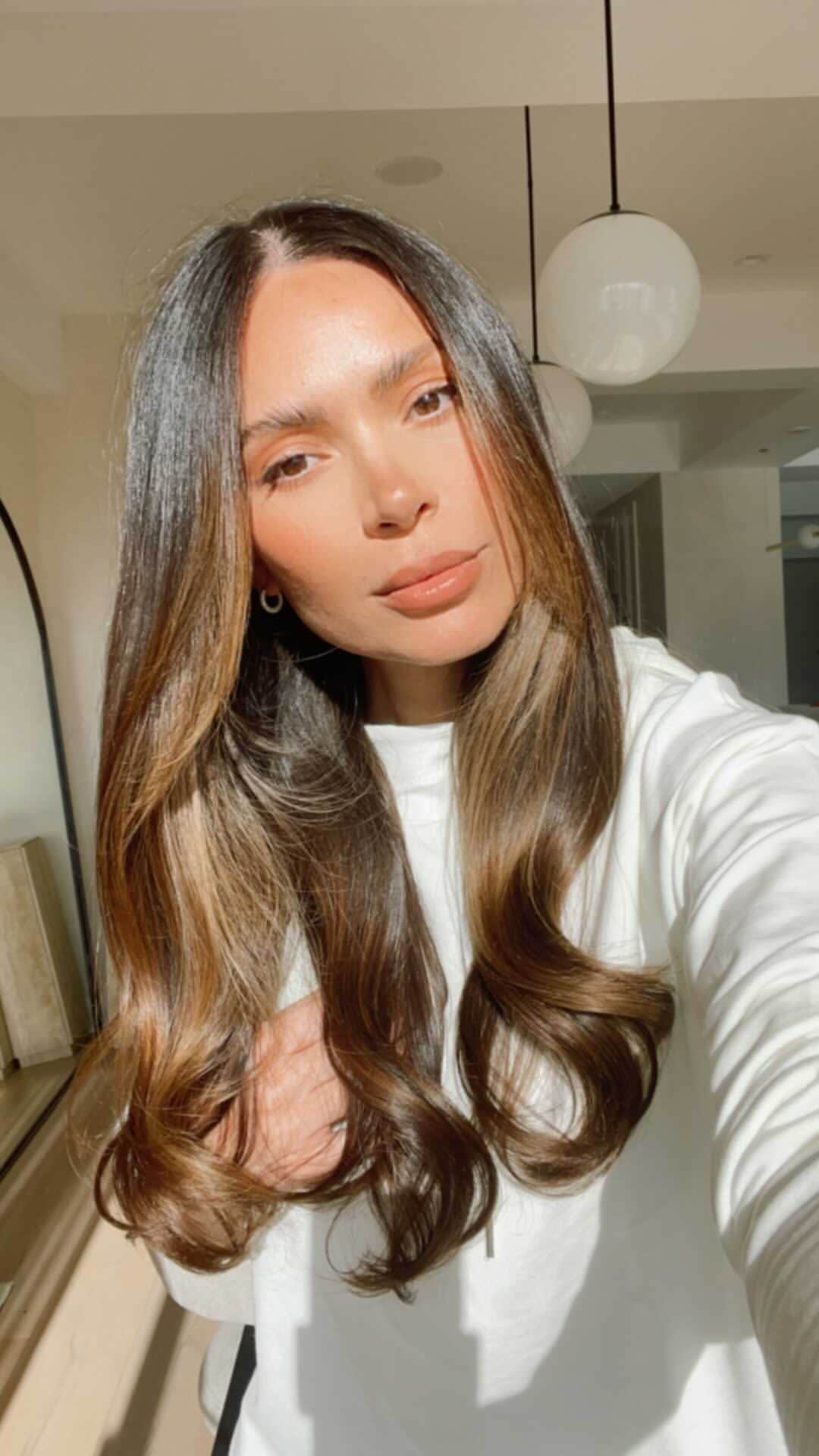 Marianna Hewittのインスタグラム：「Finally a @dysonhair airwrap tutorial • rough dry with blow dryer • smooth front section with round brush attachment • manually wrap hair around 1.6in long barrels, all pieces away from my face」