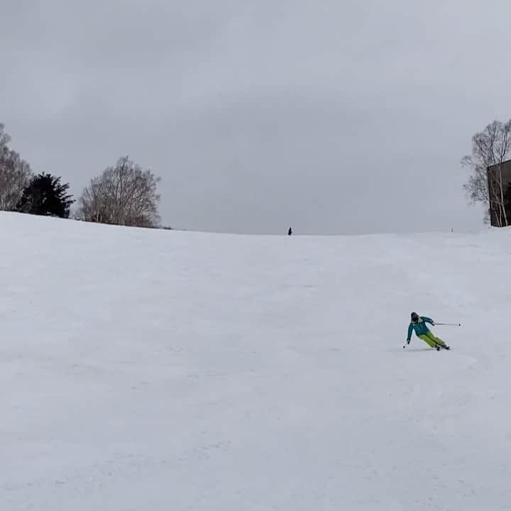 近藤祥子のインスタグラム：「⛄ 来シーズンに向けて自己PRしておきます⛷ . わたし、スキー、まあまあ出来るんですよ❄ スキーのお仕事ありませんか？ スキーのイベントとか、スキー場でのイベントの司会とか… スキー場リポートとか😗 . お待ちしております！！ . . #⛷ #スキー #スキー場 #万座温泉スキー場 #スキー女子 #ski #skiing #skigirl」