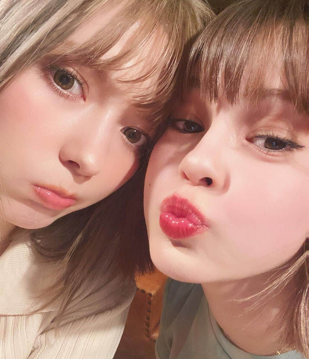 八木アリサさんのインスタグラム写真 - (八木アリサInstagram)「． emmaちゃんが同志で凄く心強かった７年。☺️ ViVi卒業おめでとう！！💐 #やぎえま　このタグ懐かしい写真がたくさんで、 じーーん…🥺💗」3月23日 12時05分 - alilouss