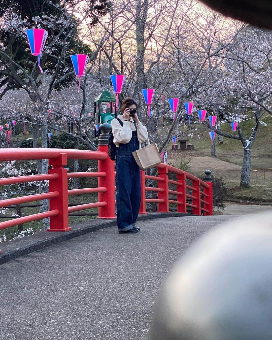 大友愛さんのインスタグラム写真 - (大友愛Instagram)「カメラ女子📷 あ🙉 カメラBBA🤓  #カメラBBA  #春ですね」3月23日 22時29分 - ai_dayooon