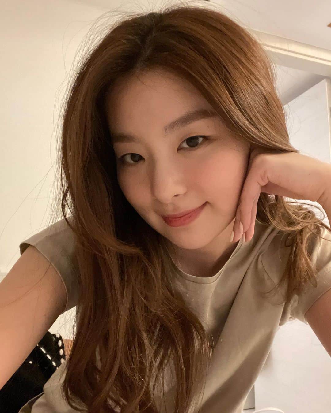 スルギのインスタグラム：「SEULGI - posted selfies in Bubble  She looks so pretty in any angle 😍 @hi_sseulgi」