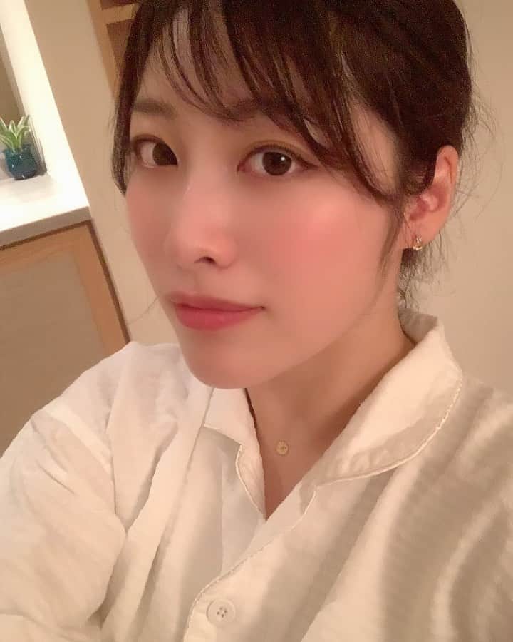 のインスタグラム：「水飲むの苦手な私ががんばって飲んだよっていうだけの動画←  Just drinking water🤣  #おやすみタイム #春原未来 #パジャマ姿 #drinkingwater #綿100パーセント #ミクソロジスト #桜開花 #javidol」