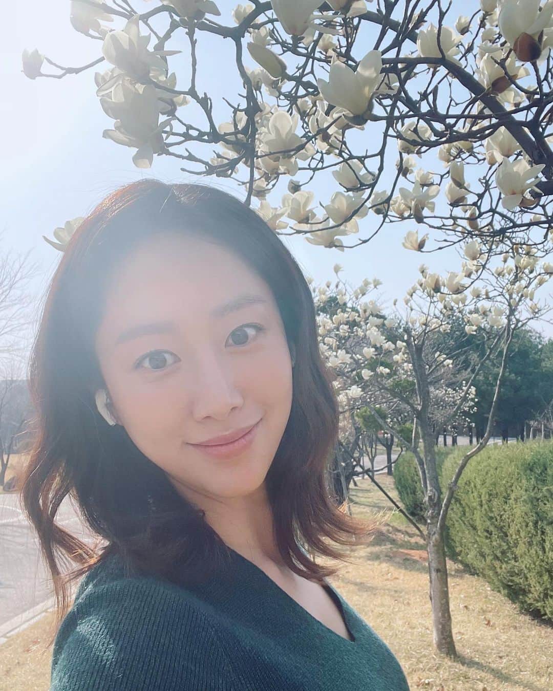 チョン・ヘビンのインスタグラム：「봄이다☺️🌱」