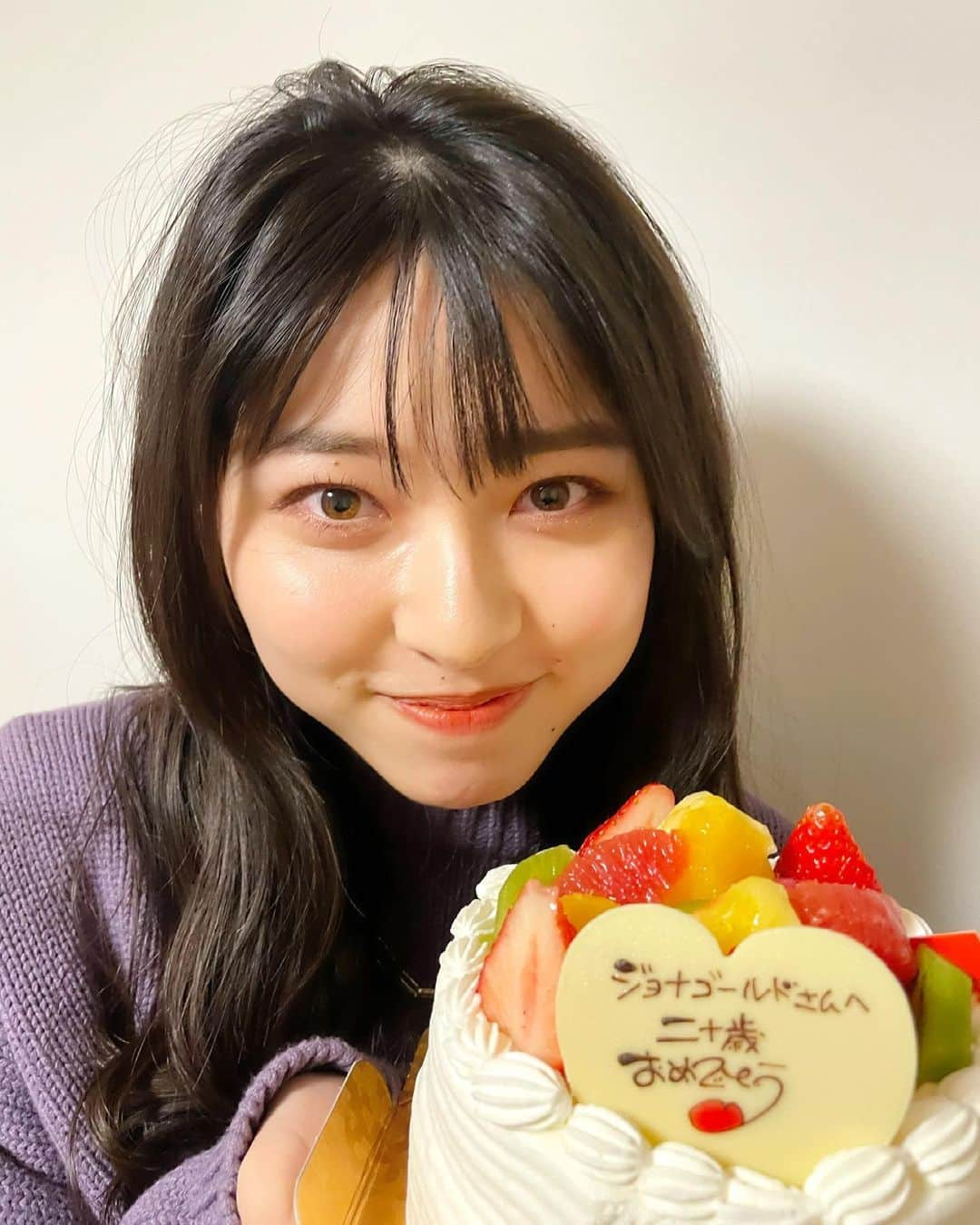 りんご娘さんのインスタグラム写真 - (りんご娘Instagram)「今日はジョナゴールドの二十歳の お誕生日🎉 たくさんの🎁とお手紙やカード💌 FC限定配信も見てくださり ありがとうございました😊  #お誕生日 #happybirthday #二十歳 #成人 @jonagold_ringomusume」3月23日 16時45分 - _ringo.musume.com_