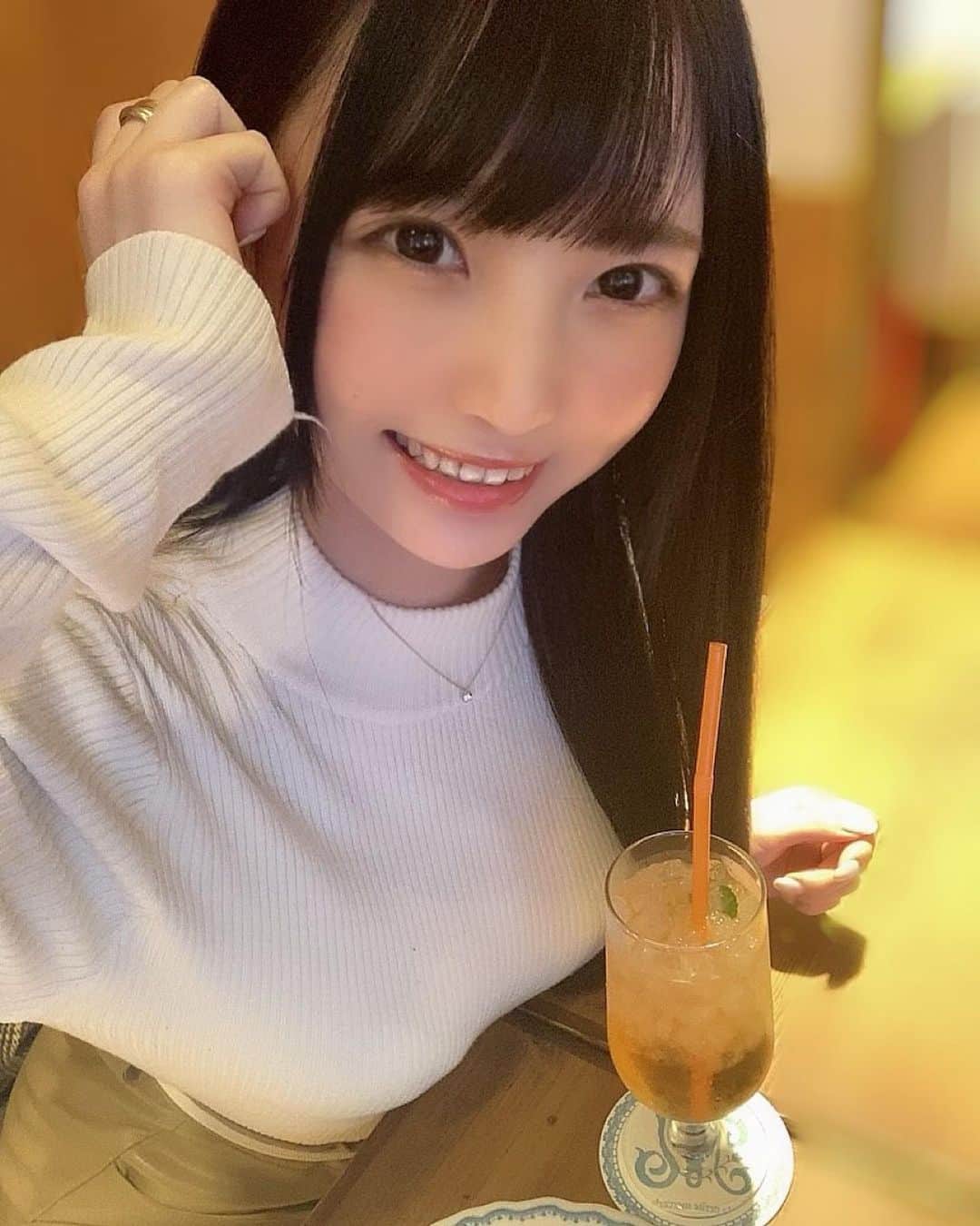 白石夢来さんのインスタグラム写真 - (白石夢来Instagram)「こんな彼女どうですか...？ . . . .  #ゆらゆら#彼女感」3月23日 17時22分 - yurayura_yuuura