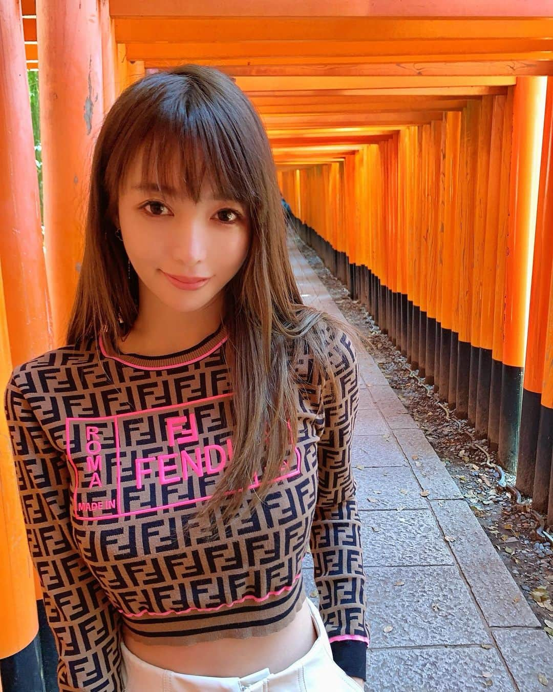 濱野りれさんのインスタグラム写真 - (濱野りれInstagram)「I worshiped in the morning⛩ #fushimiinari #fushimiinaritaisha  There are many differences between the morning and the afternoon. I recomend the morning😇✨  I'm very happy to be able to go to the shrine that I visit every year. But this is the one of the two!! My shrine journey continues😍 . 午前中のうちに⛩✨💕 昼間行くのと朝行くの全然違う😇 毎年御挨拶してるところ 一個目は #伏見稲荷大社 でした🙏✨ . #kyoto #kyotojapan #kyototrip #shrine #japaneseshrine #japantravel #japan_of_insta #japantrip #instajapan #伏見稲荷 #京都観光 #京都旅行 #参拝 #国内旅行 #日本旅行」3月23日 17時22分 - riregram