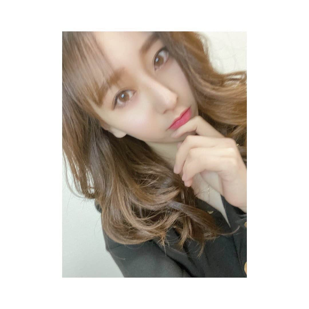 中冨杏子さんのインスタグラム写真 - (中冨杏子Instagram)「.*･ﾟ　.ﾟ･*.✳.*･ﾟ　.ﾟ･*. . . 「ダークな感じ」 . シックに黒で髪の毛巻き巻き〜✿.*･ . そろそろ美容院行かないとっ . さて今日は20時から YouTube  #昭和サブカル打ち上げショー  クイズ番組生放送です！ よかったら皆さんも一緒にチャレンジしてくださいね(^^) コメントもお待ちしてます✿.*･  . #お気に入りワンピース #黒コーデ #時短メイク #巻き髪 #いつかの私 #たまにはいいよねっ #YouTube #お待ちしてます」3月23日 18時41分 - anko_nakatomi