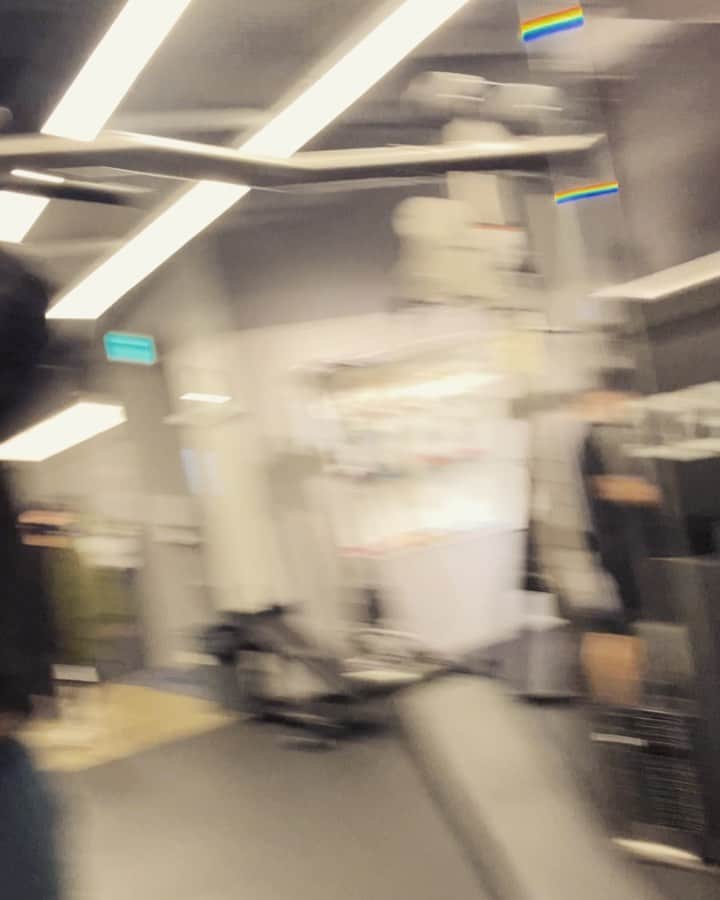 プニエル のインスタグラム：「I came to save @lee_cs_btob !  창섭이형 살려주러 왔어요!」