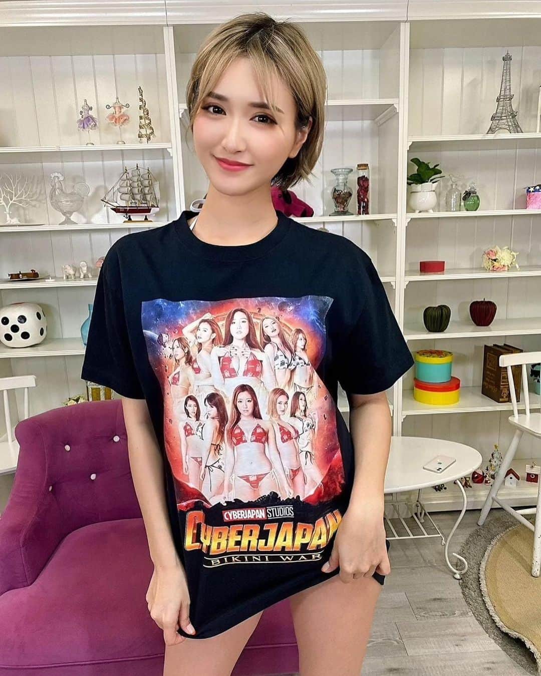 CYBERJAPAN Staffのインスタグラム：「@cjkana より:  NEW CYBERJAPAN STORE🛒❤️ CYBERJAPAN のスーパーヒロイン達が日本を救う！？🌏 ． CYBERJAPAN のメンバー集合Tシャツ、 CYBERJAPAN の 3D ロゴのTシャツ、 その2種デザインの入ったクリアファイル、そして、ロゴ入りマグカップの4種類が同時発売！！🎉 ． かなもお気に入りの集合T😍 強そうなサイバー⚡️🎶 みんなGETしてね！🔥  ▶ https://cyberjapan.shop/ リンクはストーリーにあります。 ． #cyberjapan #サイバージャパン #公式グッズ #theworldneedcyberjapan」