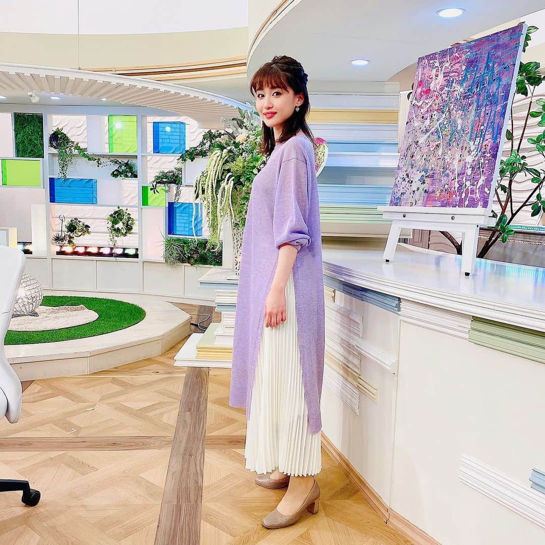 本田奈也花さんのインスタグラム写真 - (本田奈也花Instagram)「今日の衣装です💕 下から出ている白のプリーツはズボンなんです！！ 可愛いですよね💕 紫も鮮やかで着ていて気分が明るくなりました🌸✨ #rkb#rkb毎日放送 #衣装#style #styling #codestyle #codenate #ootd #紫#perple #タダイマ#テレビ#福岡#アナウンサー#本田奈也花#spicchi#薬院」3月23日 19時42分 - nanaka_honda