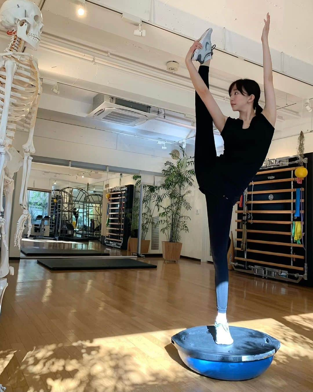 松島花さんのインスタグラム写真 - (松島花Instagram)「: Workout💪🏻💦 #花トレーニング 再開しました😃 緊急事態宣言で自粛していましたが、 感染予防をしながら、また攻め攻めで 鍛えていきたいと思います✨ : ＊写真の時だけマスク外しました‼︎ @positivelinkstudio  #花トレ #花トレーニング  #トレーニング #ワークアウト #ジム #personaltraining #personaltrainer  #gym #training #workout」3月23日 19時57分 - hana_matsushima_official