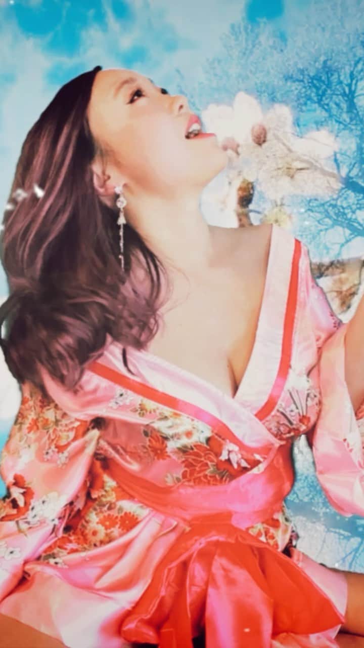 COMA-CHIのインスタグラム：「🌸enjoy🌸  #sakura #japantrip  #japanesegirl  #asianwomen  #spreadasianlove  #chill #comachi #uyamahiroto」