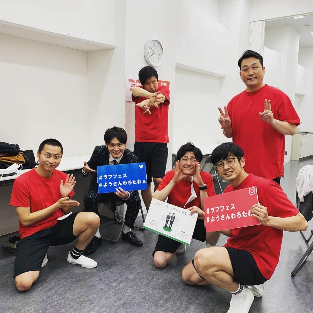 のインスタグラム：「単独ライブ そして コーナーライブ ありがとうございました！ 最高でございました！ 大阪楽しかったー！ 藤崎さん、ヘンダーソンありがとうございました！ 安定のいつメン👍 でも中村はずっと人の話聞いてなかった。。  また大阪でライブやらせてもらいます！ またお待ちしております！！  #藤崎マーケット　さん #トット  #ヘンダーソン #イエスシアター #ラフフェス」
