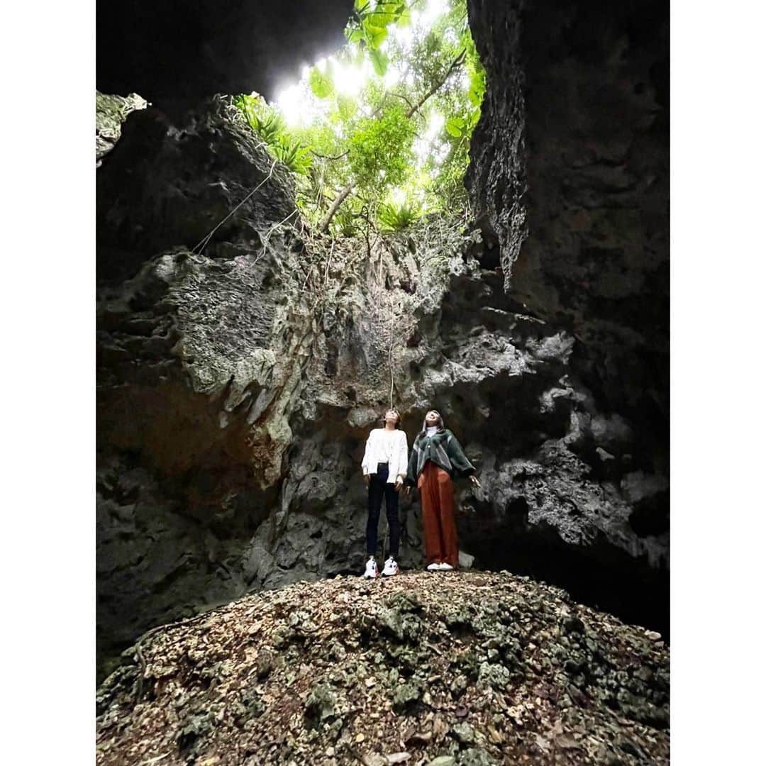 卜部蘭さんのインスタグラム写真 - (卜部蘭Instagram)「. ここは絶対パワースポット with晴子ちゃん .  #洞窟探検   #powerspot」3月23日 20時56分 - ranrun0616