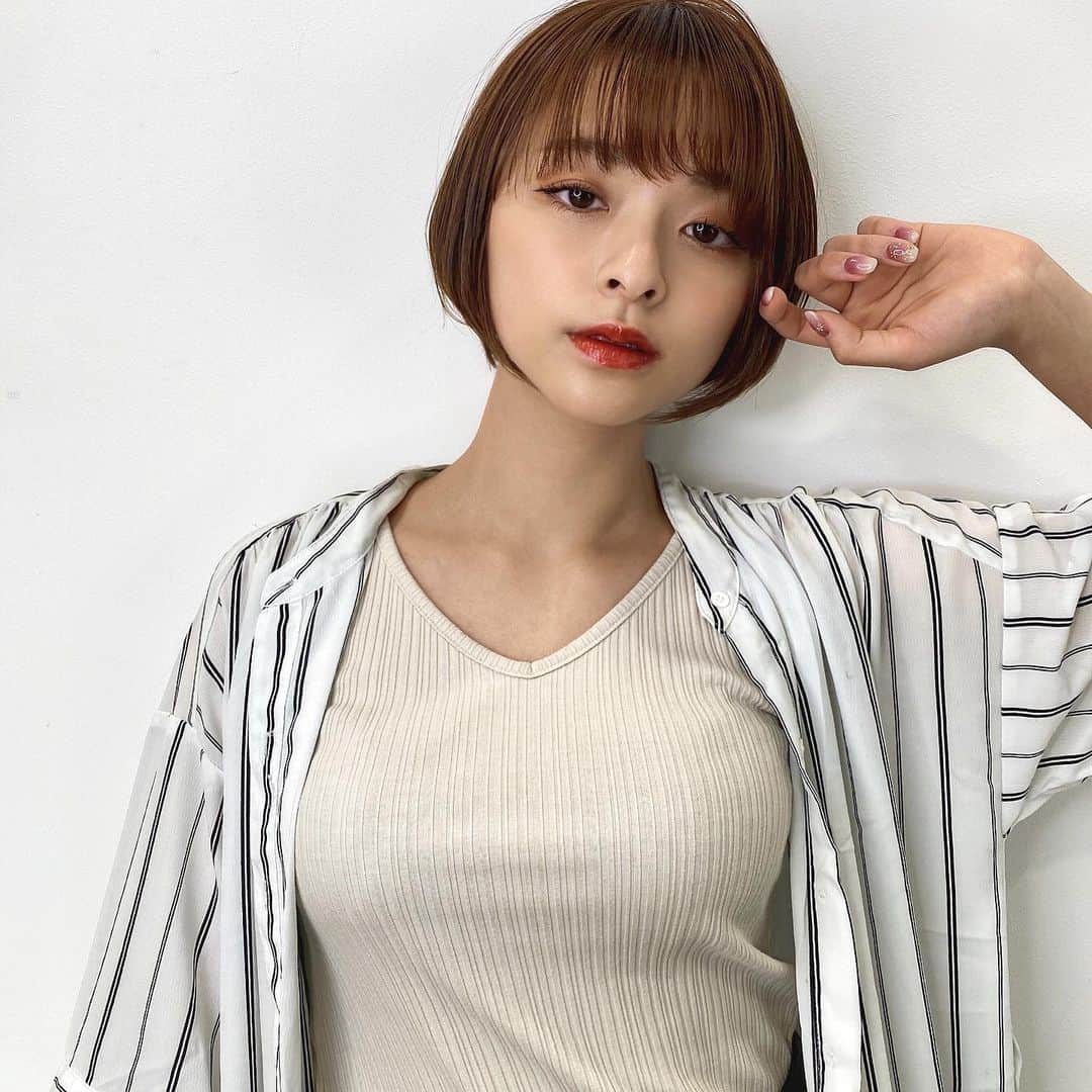 かおりのインスタグラム：「・ ・  春ネイルがチラっと🌸  #春　#ネイル」