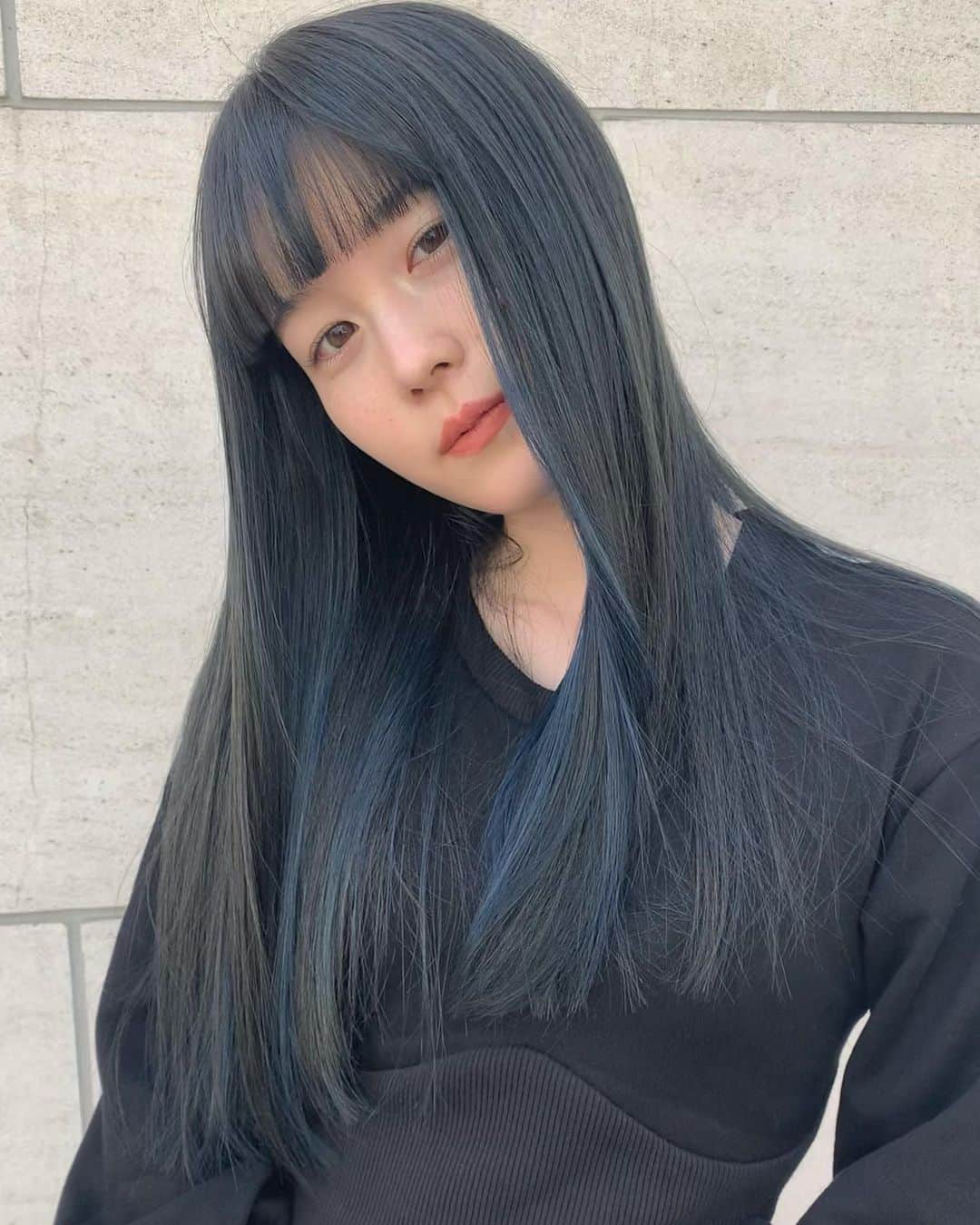 nanako itoさんのインスタグラム写真 - (nanako itoInstagram)「Blue again & Return bangs✂︎💙🦕🌎」3月23日 22時03分 - nanakoro