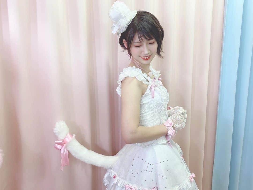 佐藤朱のインスタグラム：「🐈💙💗💛 . 天使のしっぽ〜〜！！！ なぎちゃんりんちゃんありがとう😂」