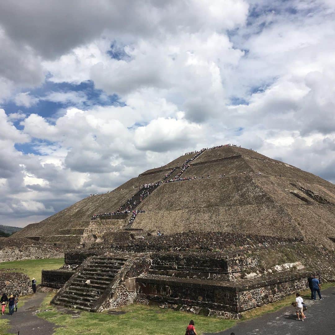 空まどかさんのインスタグラム写真 - (空まどかInstagram)「#tbt #tbtuesday lol  2018.11.2  Teotihuacan, Mexico🇲🇽  I miss you guys... @alibeaujean  @ger_otero  ティオティワカン遺跡に 連れてってもらったときの写真⛰✨」3月24日 7時53分 - sky_madoka