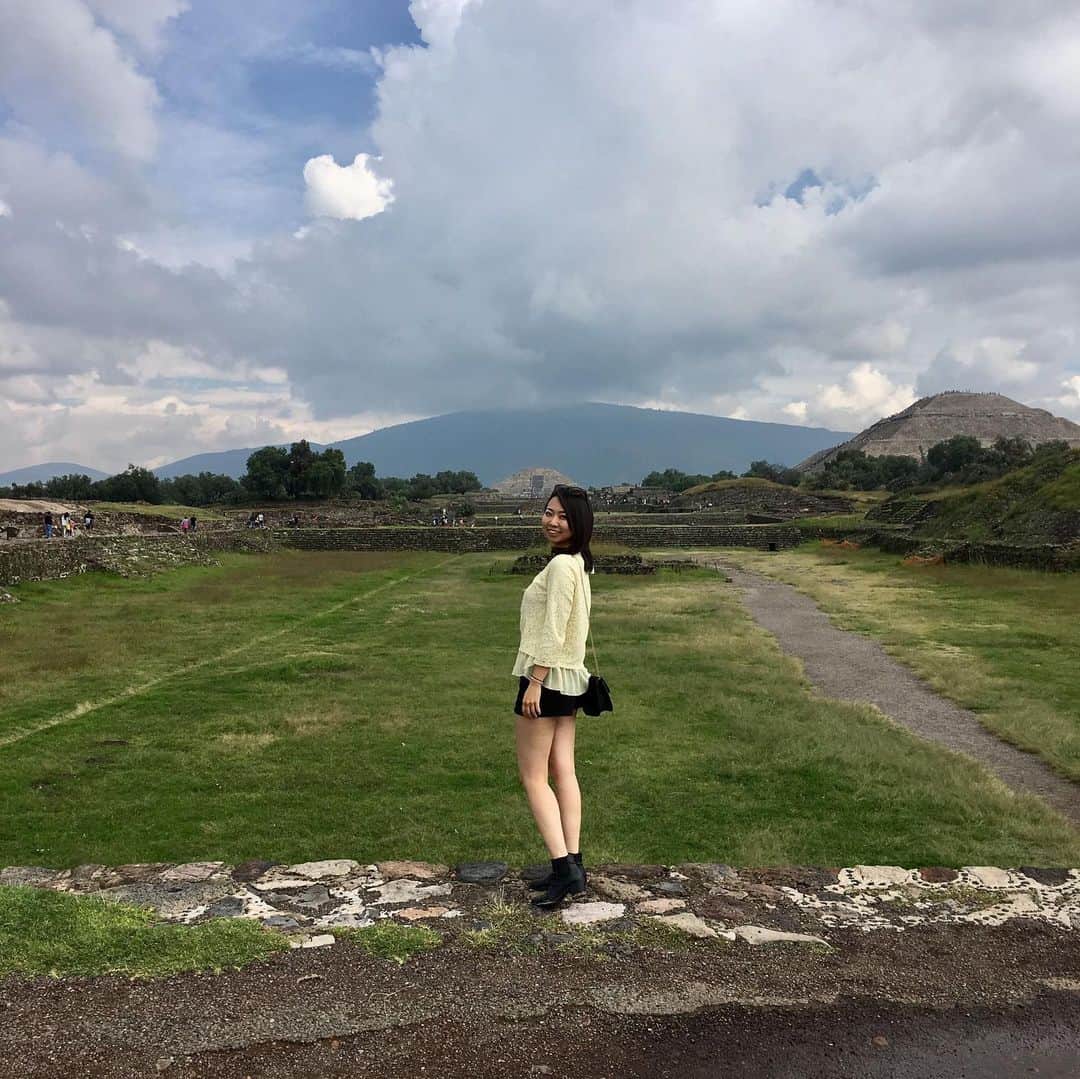 空まどかのインスタグラム：「#tbt #tbtuesday lol  2018.11.2  Teotihuacan, Mexico🇲🇽  I miss you guys... @alibeaujean  @ger_otero  ティオティワカン遺跡に 連れてってもらったときの写真⛰✨」