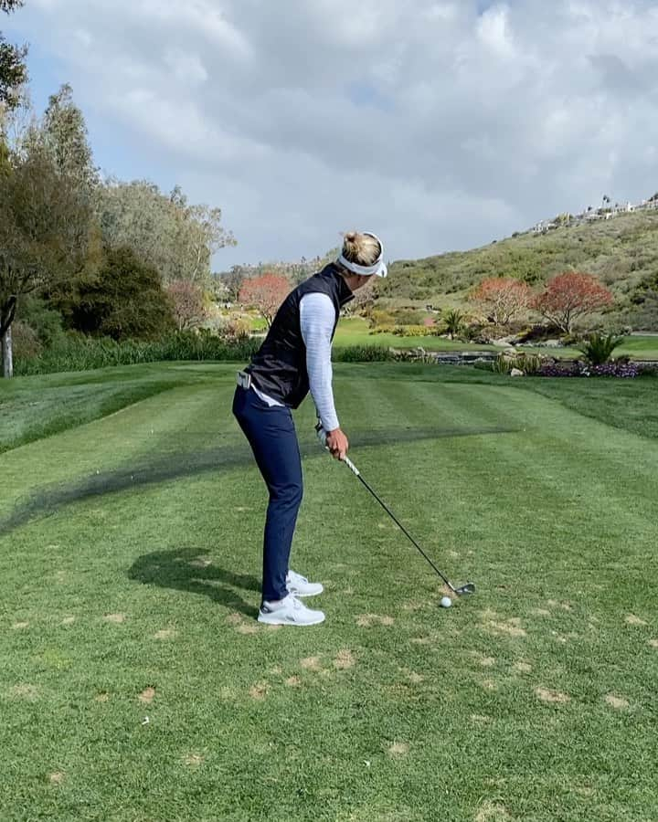 ソフィア・ポポフのインスタグラム：「Back at beautiful @aviaragolfclub for the @lpgakiaclassic 😍 one more day of practice and then it’s go time 🏌️‍♀️Excited to get our west coast swing started 🤙 @titleist @rohnischgolf 🎥 credit: @annievdam ❤️👯‍♀️」