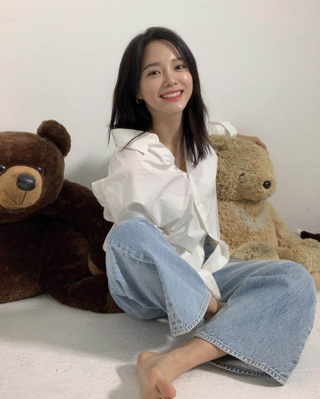 キム・セジョン（Gugudan SeMiNa）さんのインスタグラム写真 - (キム・セジョン（Gugudan SeMiNa）Instagram)「난 흰상의에 청바지가 좋더라~_~ #warning #I'm 29일」3月24日 0時05分 - clean_0828