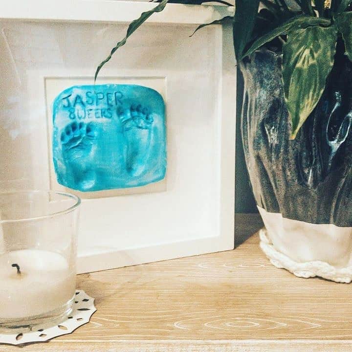 近藤麻理恵のインスタグラム：「Footprints in a frame – I love this, @felicity.starts.here! 👣 What are some other sentimental items you’ve displayed? Share below!」