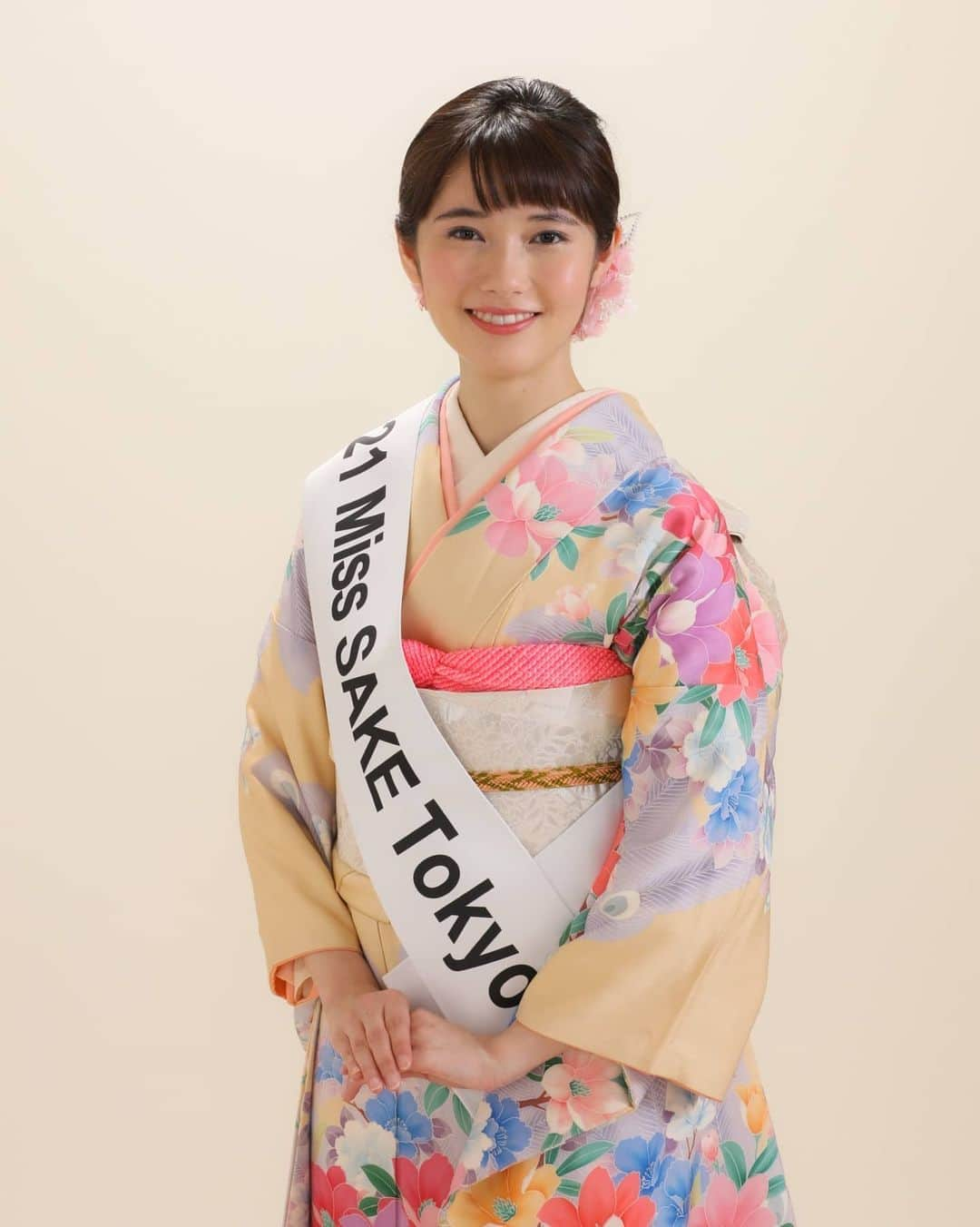 窪真理のインスタグラム：「この度、2021 Miss SAKE 東京代表に選出していただきました！ 6月のグランプリ選考に向けて、これから精一杯がんばっていきますので、どうぞ応援よろしくお願い致します！！ 最後の写真は、2020年度グランプリの松井さんと。。 https://t.co/UxgvgnDeIW #MissSAKE #ミス日本酒 #ミスコン」