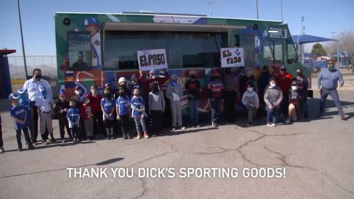 ジョーイ・ギャロのインスタグラム：「Together with The @dickssportinggoods Foundation and their #SportsMatter Giving Truck, I surprised a great group of athletes in El Paso, TX last week with some new baseball and softball equipment for their upcoming season! Can’t wait to see teams like this back in action this spring. The Giving Truck is back on the road hitting eight cities and providing 10,000 youth athletes new gear to stay on the field. #SpringDiamondTour #ad」