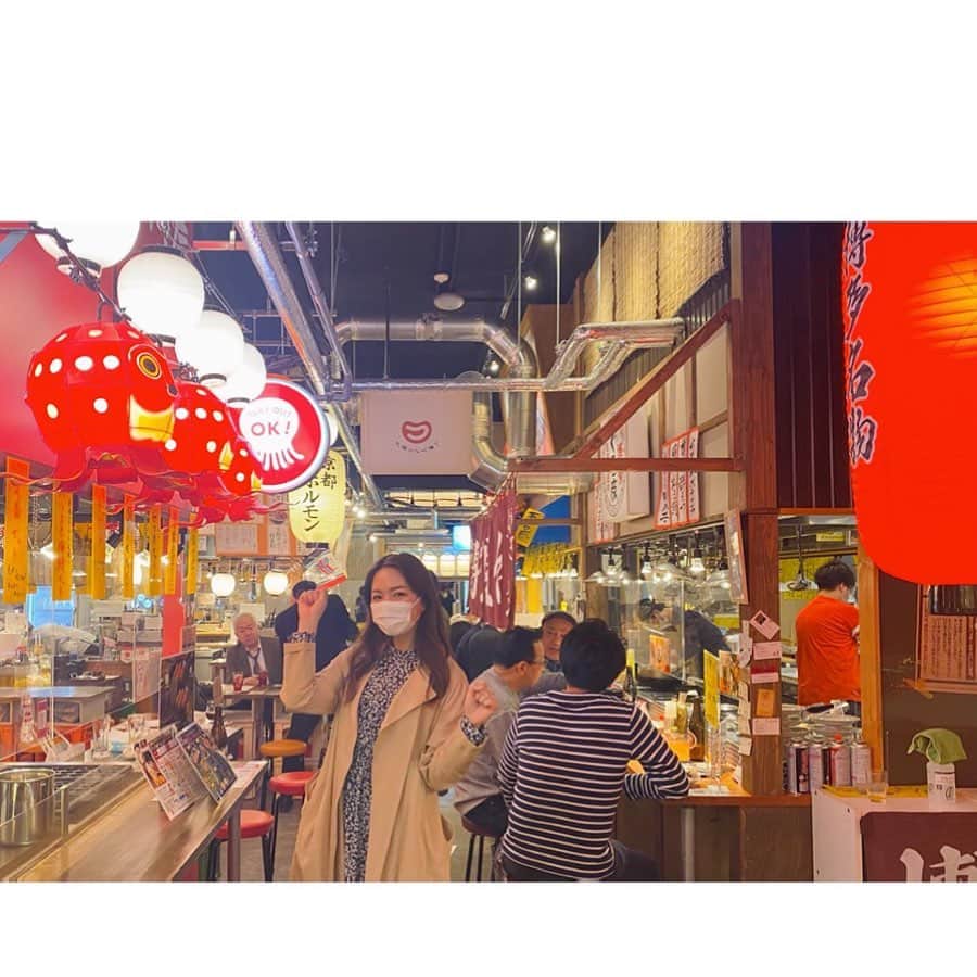 芳賀愛華のインスタグラム：「. 横丁の雰囲気好きだなぁ🥰💓 昔懐かしい感じと賑やかなあの空気感💓 いろんなグルメが集まっていて店選びも楽しい☺️❤️ 札幌駅近くにも最高の横丁があるんです😍 . 今週土曜日の旅コミ北海道は駅チカグルメ特集❤️❤️ 18時30分からtvh📺 . . . #旅コミ北海道#旅コミ#じゃらん#駅チカグルメ#札幌つなぐ横丁」